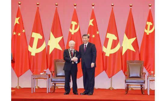 Вьетнамын Коммунист намын даргад “Найрамдлын одон” гардуулав