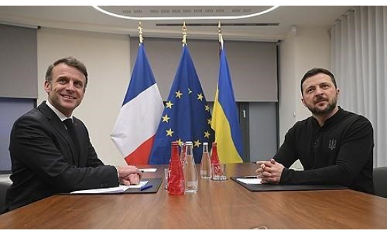 В.Зеленский Украинд Барууны цэрэг оруулах талаар Францын ерөнхийлөгчтэй ярилцжээ