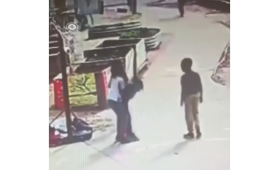 АНУ: Есөн настай хүүхэд “YouTube”-ээс үзэж сурсан аргаараа найзынхаа амийг аврав