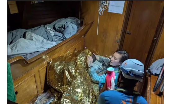 Газар дундын тэнгист осолдсон усан онгоцноос 11 настай охин амьд үлджээ