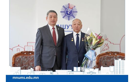 Элэгний хорт хавдартай 18 мянган өвчтөнд амжилттай мэс засал хийсэн Р.Сандуйжав Ардын эмч боллоо