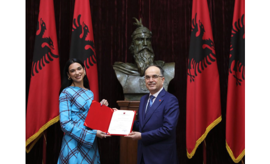 Дуа Липа Албани улсын иргэн боллоо