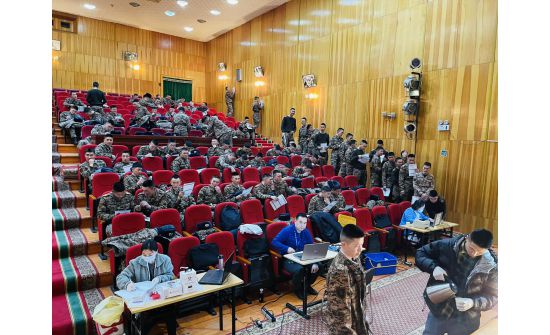 Батлан хамгаалахын их сургуулийн сонсогчид 240 хүнд амьдрал бэлэглэжээ