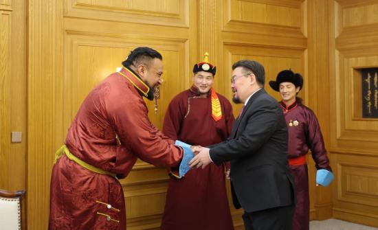 Ерөнхий сайд Г.Занданшатар “Physical Asia” нэвтрүүлгийн оролцогчдыг хүлээн авч уулзжээ