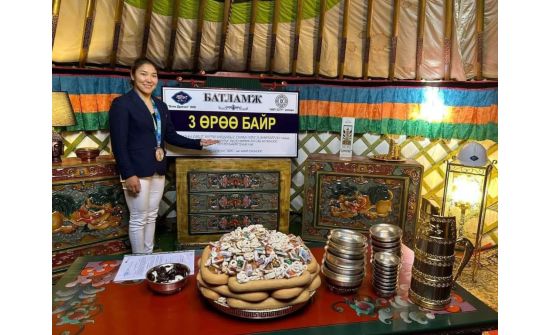 Дэлхийн аваргыг гурван өрөө байраар шагнав