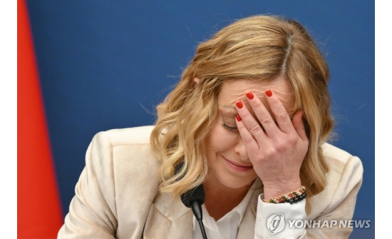 Италийн ерөнхий сайд шоргоолжин дээр гишгэдэг үү?