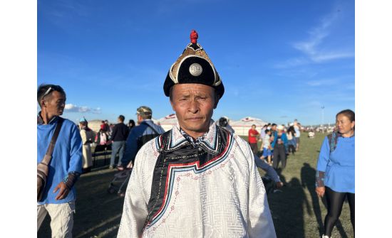 63 настай гүйгч Н.Буяндэлгэр: Цэнгэлдэхийг наян хэд тойрдог тэмцээнд түрүүллээ