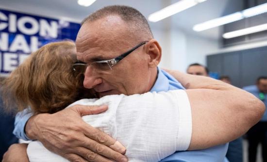Кубын тэрс үзэлтэн Хосе Даниэль Феррер АНУ-руу дүрвэлээ