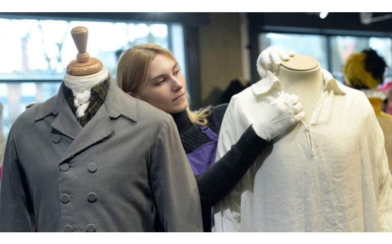 Жүжигчин Колин Фөртийн цагаан цамц дуудлага худалдаанд орно
