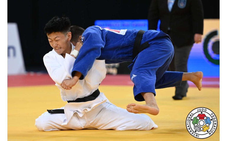 Жүдо бөхийн өсвөрийн ДАШТ-ээс Б.Бат-Энэрэл мөнгөн медаль авлаа