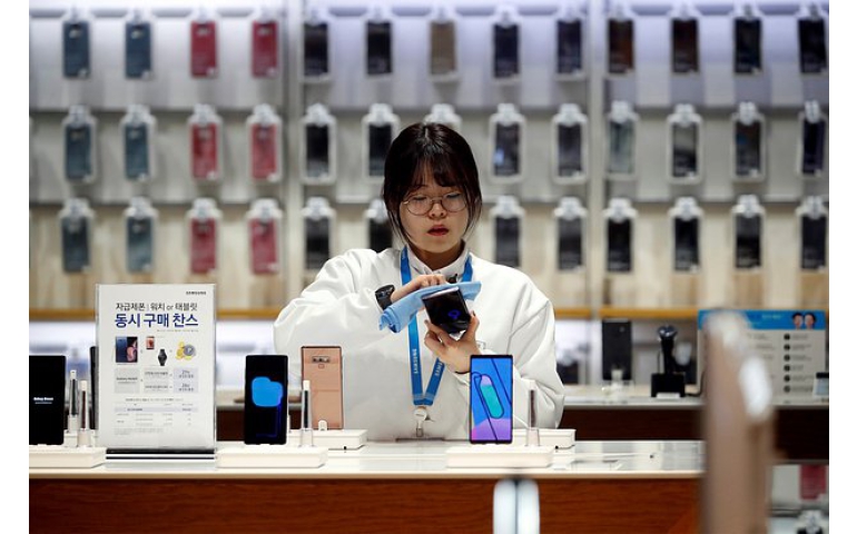 ​​​​​​​“Samsung”: Шинэ загварын эвхэгддэг утас 2100 долларын үнэтэй гарна