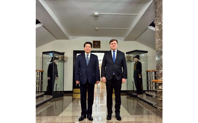 Хятадын тусгай төлөөлөгч Орост айлчлахаасаа өмнө Европын холбоонд зочилно