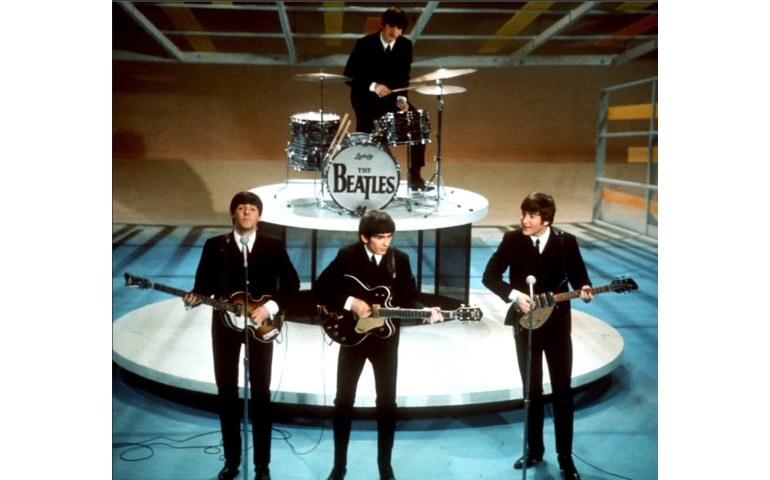 “Beatles” хамтлаг дахин мэндлэв