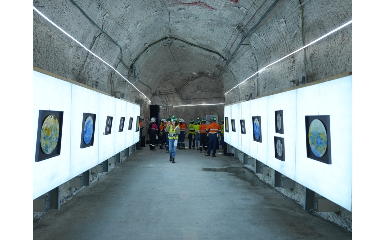Уурхайн гүнд уран зургийн үзэсгэлэн дэлгэв